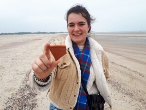 BA-Yoelle-Creyghton-toont-strandvondst